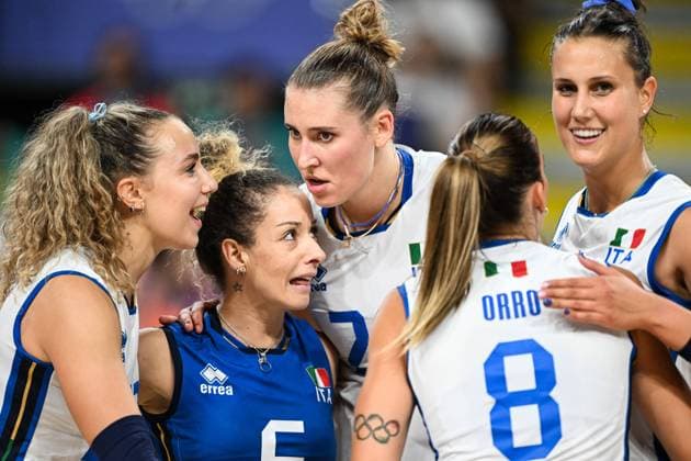 (240801) -- PARIS, Aug. 1, 2024 -- Players of Italy celebrate during the women s volleyball preliminary round pool C match between Italy and the Netherlands at the Paris 2024 Olympic Games, Olympische Spiele, Olympia, OS in Paris, France, July 30, 2024. ) (PARIS2024) FRANCE-PARIS-OLY-VOLLEYBALL LiuxDawei 