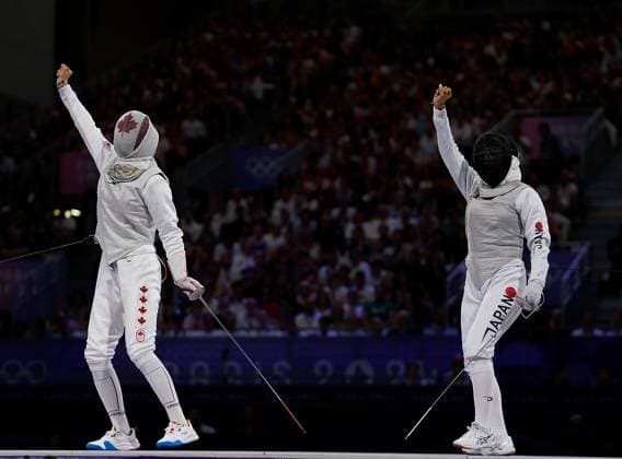 (240801) -- PARIS, Aug. 1, 2024 -- Zhang Yunjia (L) of Canada and Kikuchi Komaki of Japan gesture during the women s foil team bronze medal match of fencing between Canada and Japan at the Paris 2024 Olympic Games, Olympische Spiele, Olympia, OS in Paris, France, Aug. 1, 2024. ) (PARIS2024) FRANCE-PARIS-OLY-FENCING FeixMaohua 