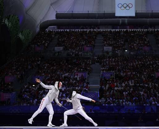 (240801) -- PARIS, Aug. 1, 2024 -- Guo Jessica Zi Jia (L) of Canada competes against Azuma Sera of Japan during the women s foil team bronze medal match of fencing between Canada and Japan at the Paris 2024 Olympic Games, Olympische Spiele, Olympia, OS in Paris, France, Aug. 1, 2024. ) (PARIS2024) FRANCE-PARIS-OLY-FENCING ZhangxHongxiang 