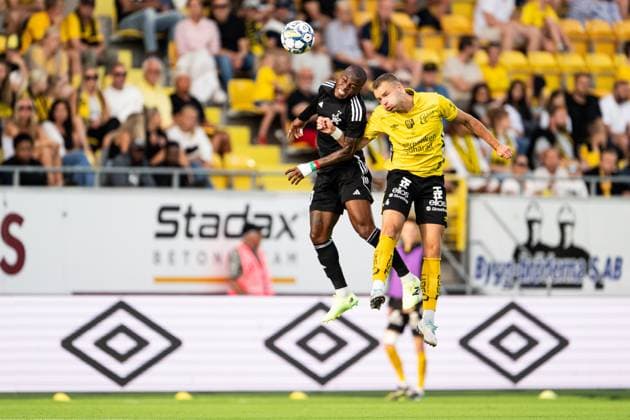 240801 Cedric Badolo of Sheriff Tiraspol and Gustav Henriksson of Elfsborg during the UEFA Europa League qualification match between Elfsborg and Sheriff Tiraspol on August 1, 2024 in Boras Photo Jörgen Jarnberger BILDBYRAN COP 112 JJ0383 fotboll football soccer fotball uefa europa league kval qualifying round qualification elfsborg sheriff tiraspol bbeng  Copyright: JÖRGENxJARNBERGER BB240801JJ080