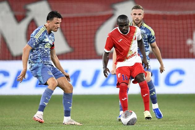 Fußball, EL-Quali, FK Vojvodina Novi Sad - Ajax Amsterdam BACKA TOPOLA, 01-08-2024, TSC Arena, football, UEFA Europa League second qualifying round, season 2024 2025, Vojvodina - Ajax 1-3 Ajax player Steven Berghuis and Vojvodina player Caleb Zady Sery Vojvodina - Ajax  x25909597x Copyright: