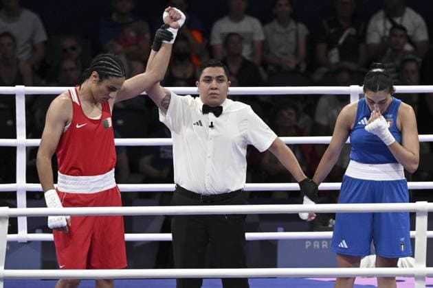 Sport Themen der Woche KW31 Sport Bilder des Tages August 1, 2024, Paris, France: IMANE KHELIF of Algeria (Red) is declared the winner over ANGELA CARINI of Italy (Blue) after their boxing women s 66kg preliminary round of 16 bout in the Paris 2024 Olympic Games, Olympische Spiele, Olympia, OS at the North Paris Arena in Villepinte, France. Khelif was permitted to participate in this year’s Olympics after being previously prohibited from the 2023 International Boxing Association’s World Boxing Championships. Paris 2024: Boxing: Women s 66kg Preliminary: Imane Khelif Wins  - ZUMAa110 20240801_zaf_a110_058 Copyright: xCiroxFuscox