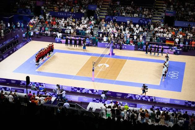 02 08 2024, Paris, Arena Paris South Volleyball, Olympic Games, Preliminary round, Germany GER vs Argentina ARG Teams from Germany left and Argentina during anthem General view Overview Overview
