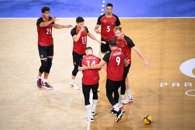 02 08 2024, Paris, Arena Paris South Volleyball, Olympic Games, Preliminary round, Germany GER vs Argentina ARG Cheering Tobias Krick 21 GER , Lukas Kampa 11 GER , Moritz Karlitzek 14 GER , Georg Grozer 9 GER , Anton Brehme 12 GER , Moritz Reichert 5 GER