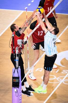 02 08 2024, Paris, Arena Paris South Volleyball, Olympic Games, Preliminary round, Germany GER vs Argentina ARG Net duel Block Georg Grozer 9 GER Luciano de Cecco 12 ARG