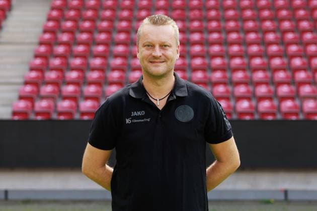 Soccer 1 Bundesliga porträttermin 2024 2025 1 FSV Mainz 05 28 07 24, Darius Salbert Team Manager , 1 FSV Mainz 05, 1 BL porträttermin 2024 2025,