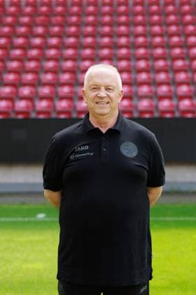 Soccer 1 Bundesliga porträttermin 2024 2025 1 FSV Mainz 05 28 07 24, Walter Notter Zeugwart ,, 1 FSV Mainz 05, 1 BL porträttermin 2024 2025,