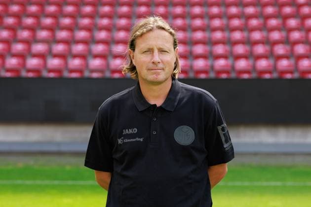 Soccer 1 Bundesliga porträttermin 2024 2025 1 FSV Mainz 05 28 07 24, Bo Henriksen Head Coach , 1 FSV Mainz 05, 1 BL porträttermin 2024 2025,