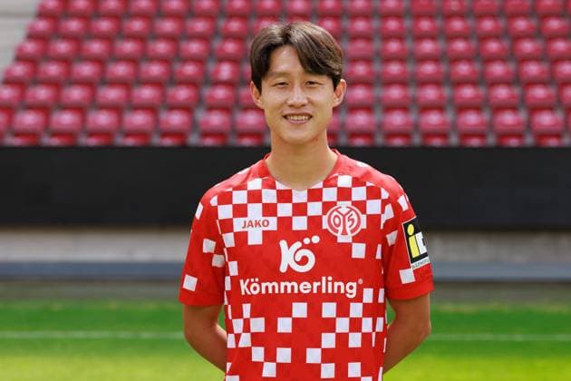 Soccer 1 Bundesliga porträttermin 2024 2025 1 FSV Mainz 05 28 07 24, Jae Sung Lee, 1 FSV Mainz 05, 1 BL porträttermin 2024 2025,