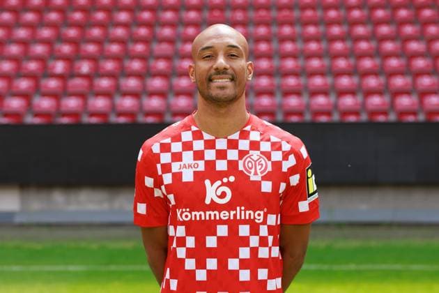 Soccer 1 Bundesliga porträttermin 2024 2025 1 FSV Mainz 05 28 07 24, Karim Onisiwo, 1 FSV Mainz 05, 1 BL porträttermin 2024 2025,