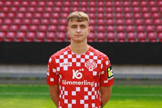 Soccer 1 Bundesliga porträttermin 2024 2025 1 FSV Mainz 05 28 07 24, Niklas Veratschnig, 1 FSV Mainz 05, 1 BL porträttermin 2024 2025,