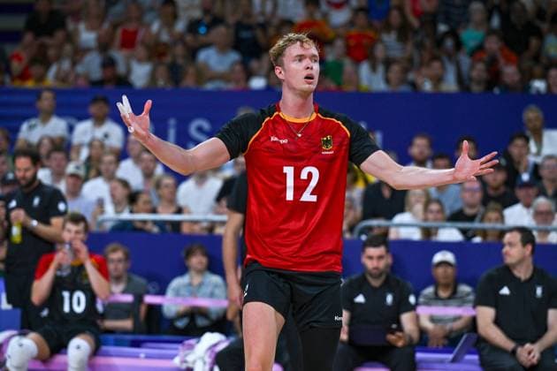 Olympic Games Volleyball GER vs ARG Paris 02 08 2024 Paris 2024, Olympics, Volleyball, South Paris Arena, Men, Germany in Black , vs Argentina in White Blue Anton Brehme, Copyright: xBEAUTIFULxSPORTS TomxBlochx