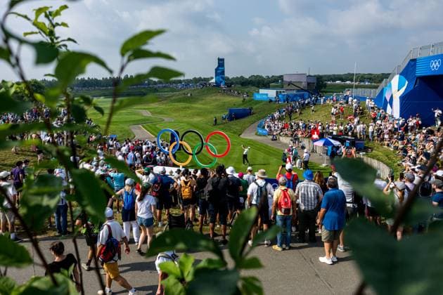 240802 A golfer tees off at the first tee competes in men s individual golf round 2 during day 7 of the Paris 2024 Olympic Games on August 2, 2024 in Paris Photo Ludvig Thunman BILDBYRAN code LT LT0655 golf olympic games olympics os ol olympiska spelen olympiske leker paris 2024 paris os paris ol 7 bbeng  Copyright: LUDVIGxTHUNMAN BB240802LT004