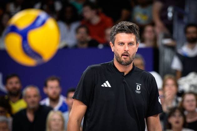 02 08 2024, Paris, Arena Paris South Volleyball, Olympic Games, Preliminary round, Germany GER vs Argentina ARG Michal Winiarski Coach Coach GER