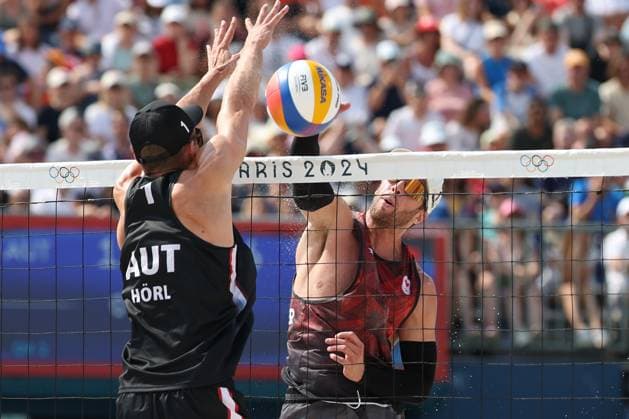 (240802) -- PARIS, Aug. 2, 2024 -- Samuel Schachter (R) of Canada competes against Julian Hoerl of Austria during the men s preliminary phase pool E of Beach volleyball, Beachvolleyball between Julian Hoerl Alexander Horst of Austria and Samuel Schachter Daniel Dearing of Canada at the Paris 2024 Olympic Games, Olympische Spiele, Olympia, OS in Paris, France, Aug. 2, 2024. ) (PARIS2024) FRANCE-PARIS-OLY-BEACH VOLLEYBALL HuangxZongzhi 
