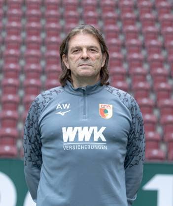 Dr. Andreas Weigel Team doctor FC Augsburg 1 BL, portrait appointment 2024 2025