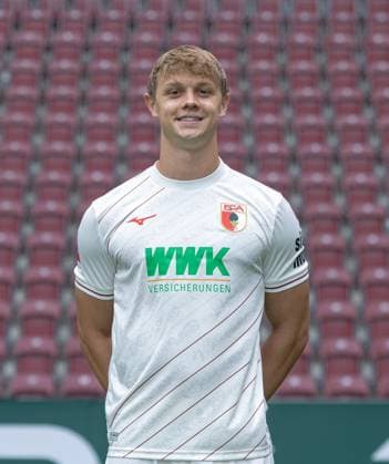 Robert Gumny FC Augsburg 1 BL, portrait date 2024 2025