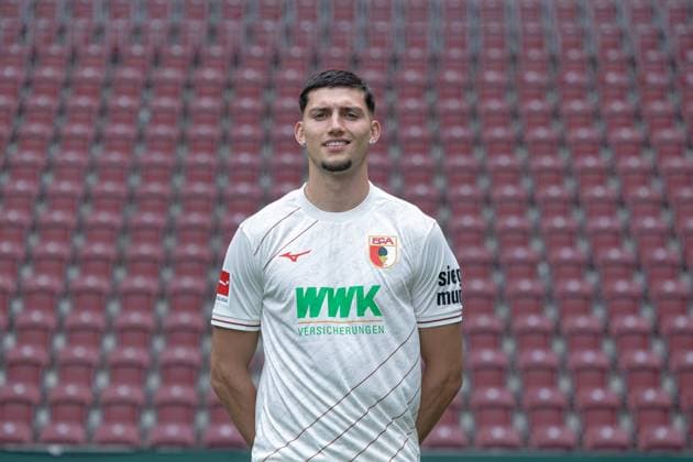 Yusuf Kabadayi FC Augsburg 1 BL, portrait date 2024 2025