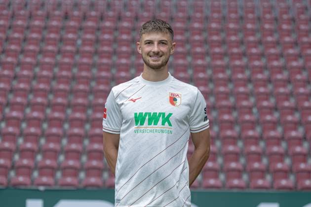 Lukas Petkov FC Augsburg 1 BL, portrait date 2024 2025
