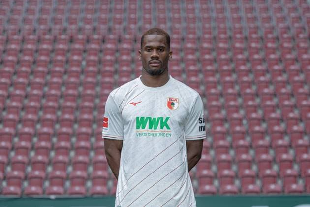 Samuel Essende FC Augsburg 1 BL, portrait date 2024 2025