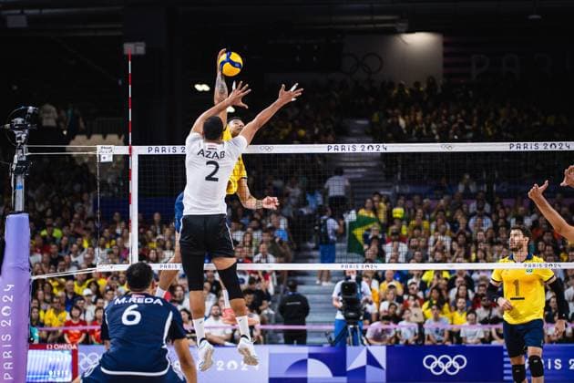 Brazil x Egypt men&amp; 39;s indoor volleyball PARIS, IF - 02.08.2024: BRAZIL X EGYPT MEN& 39;S INDOOR VOLLEYBALL - Volleyball - Paris 2024 Olympics - Brazil In the photo, Darlan (28) attacks the simple block (Photo: Luca Castro Fotoarena) x2585212x  LucaxCastro
