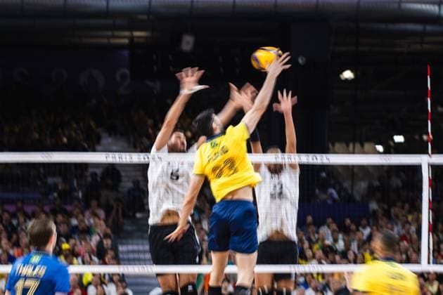 Brazil x Egypt men&amp; 39;s indoor volleyball PARIS, IF - 02.08.2024: BRAZIL X EGYPT MEN& 39;S INDOOR VOLLEYBALL - Volleyball - Paris 2024 Olympics - Brazil In the photo, Flavio (23) in attack. (Photo: Luca Castro Fotoarena) x2585218x  LucaxCastro