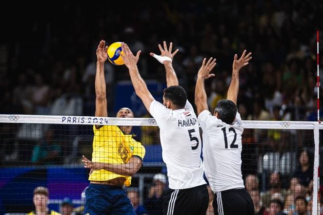 Brazil x Egypt men&amp; 39;s indoor volleyball PARIS, IF - 02.08.2024: BRAZIL X EGYPT MEN& 39;S INDOOR VOLLEYBALL - Volleyball - Paris 2024 Olympics - Brazil In the photo, Lucarelli (18) attacks the Egyptian blockade. (Photo: Luca Castro Fotoarena) x2585220x  LucaxCastro