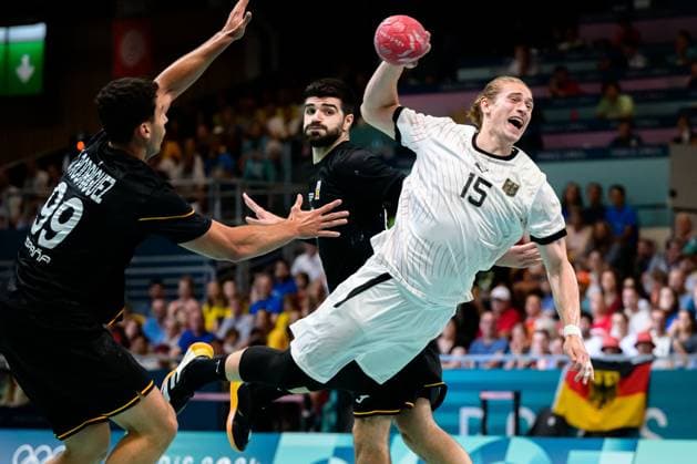 Paris, France Handball Men Preliminary Round Group A Germany Spain v li Javier Rodriguez Moreno Spain , Juri Knorr Germany Paris South Paris Arena 6 France