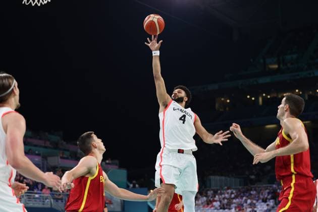 JEUX OLYMPIQUES PARIS 2024 CANADA VS ESPAGNE PHOTOPQR VOIX DU NORD Alexis Christiaen ; 02 08 2024 ; JO 2024 - Basket ball - Hommes - CANADA VS ESPAGNE The Paris 2024 Summer Olympic Games, Olympische Spiele, Olympia, OS (Jul 26-Aug 11, 2024). nord France  Copyright: xPHOTOPQR VOIXxDUxNORD MAXPPPxAlexisxChristiaenx 20240802VDN3742 20240802VDN3831