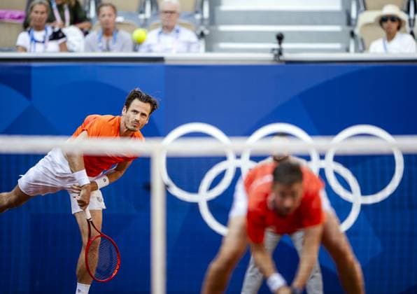 PARIS - Tennis players Wesley Koolhof and Demi Schuurs in action against Canada during the mixed doubles match for the bronze medal at the Olympic Games, Olympische Spiele, Olympia, OS ANP IRIS VAN DEN BROEK xVIxANPxSportx xxANPxIVx 504933447 originalFilename: 504933447.jpg