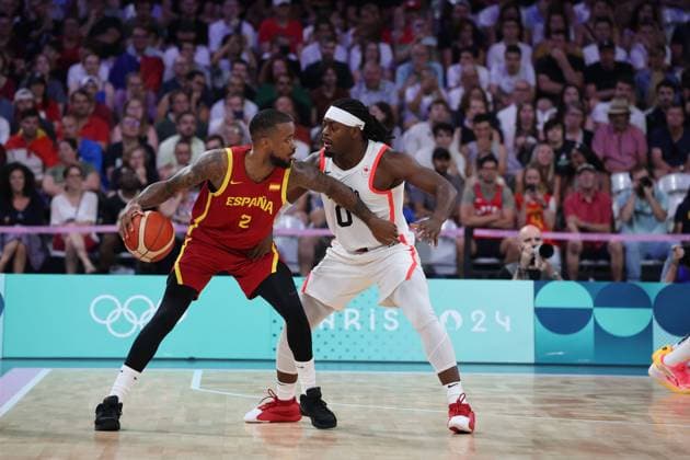 Lorenzo BROWN (Espagne) et Luguentz DORT (Canada) Mens basketball, Canada vs Spain, Men s preliminary round during the Olympic Games, Olympische Spiele, Olympia, OS Paris 2024 - photo Laurent Sanson DDPI Panoramic JO 2024 : BASKET BALL - Canada vs Espagne - Jeux Olympiques 2024 - Paris2024 - Lille - 02 08 2024 DPPI Panoramic 