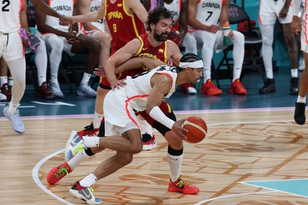 BASKET HOMMES CANADA CONTRE ESPAGNE JEUX OLYMPIQUES PHOTOPQR VOIX DU NORD Ludovic Maillard ; 02 08 2024 ; Villeneuve d ascq le 02 08 2024 basket hommes NEMBHARD CANADA contre LLULL sergio ESPAGNE stade pierre mauroy. LA VOIX DU NORD PHOTO LUDOVIC MAILLARD The Paris 2024 Summer Olympic Games, Olympische Spiele, Olympia, OS (Jul 26-Aug 11, 2024). France  Copyright: xPHOTOPQR VOIXxDUxNORD MAXPPPxLudovicxMaillardx 20240802VDN4124 20240802VDN4124