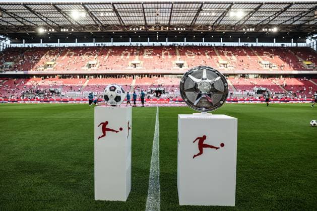 Sport, Soccer, 2 Bundesliga Season 2024 2025 1 Matchday 1 FC Köln Hamburger SV 02 08 2024, RheinEnergieSTADION Match ball of the 2 Bundesliga with the logos of 1 FC Köln and Hamburger SV from Derbystar and The championship trophy of the 2 Bundesliga before the match in the stadium Cologne RheinEnergieSTADION Nordrhein Westfahlen Germany