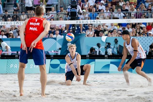 240802 Steven van de Velde of Netherlands in men s preliminary round beach volleyball match between Norway and Netherlands during day 7 of the Paris 2024 Olympic Games on August 2, 2024 in Paris Photo Jon Olav Nesvold BILDBYRAN COP 217 JE0093 beachvolleyboll beach volleyball sandvolleyball paris 2024 olympics day 7 norway netherlands bbeng  Copyright: JONxOLAVxNESVOLD BB240802JE163