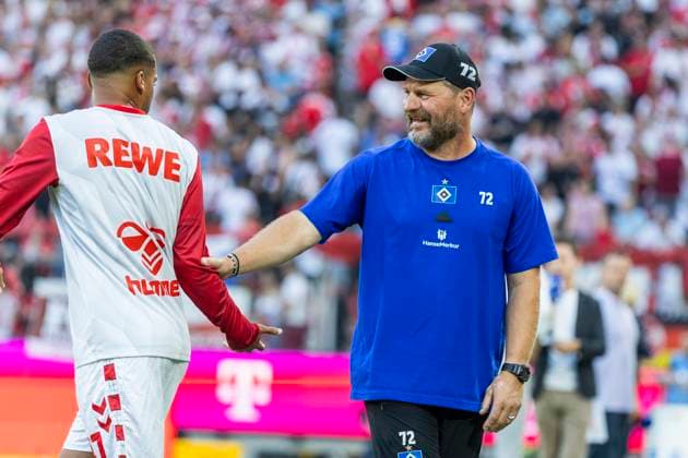 2 Soccer Bundesliga 1 FC Köln Hamburger SV, 02 08 2024 Steffen Baumgart Hamburger SV, head coach laughs with Linton Maina 1 FC Köln, 37 2 Soccer Bundesliga, 1 FC Köln Hamburger SV, 1 Spieltag, am 02 08 2024, RheinEnergie Stadion, Köln DFL regulations prohibit any use of photographs as image sequences and or quasi video Copyright: xBEAUTIFULxSPORTS Meuselx