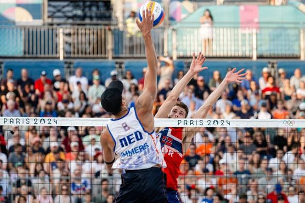 240802 Anders Mol of Norway in men s preliminary round beach volleyball match between Norway and Netherlands during day 7 of the Paris 2024 Olympic Games on August 2, 2024 in Paris Photo Jon Olav Nesvold BILDBYRAN COP 217 JE0093 beachvolleyboll beach volleyball sandvolleyball paris 2024 olympics day 7 norway netherlands bbeng  Copyright: JONxOLAVxNESVOLD BB240802JE184