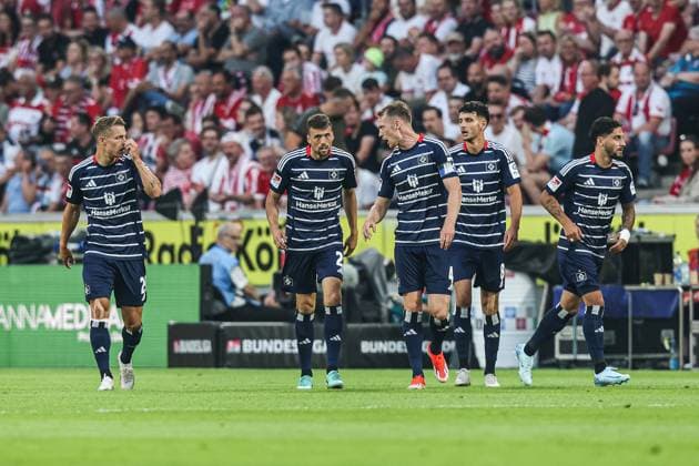 Sport, Soccer, 2 Bundesliga Season 2024 2025 1 Matchday 1 FC Köln Hamburger SV 02 08 2024, RheinEnergieSTADION Goal celebration Hamburger SV after the goal to 0 1 by Ransford Konigsdorfer Hamburger SV, 11 the players are happy Köln RheinEnergieSTADION Nordrhein Westfahlen Germany