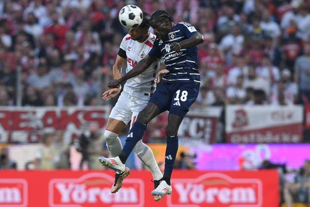 Soccer 2 Bundesliga 1 Matchday 1 FC Köln Hamburger SV on 02 08 2024 at RheinEnergieStadion in Cologne Leart Pacarada Köln , back Bakery Jatta Hamburg , front DFL regulations prohibit any use of photographs as image sequences and or quasi video xRx