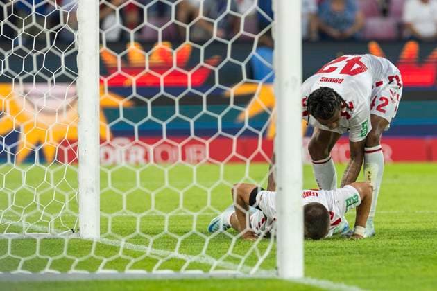 2 Soccer Bundesliga 1 FC Köln Hamburger SV, 02 08 2024 Damion Downs 1 FC Köln, 42 helps Tim Lemperle 1 FC Köln, 19 on 2 Soccer Bundesliga, 1 FC Köln Hamburger SV, 1 Matchday, on 02 08 2024, RheinEnergie Stadion, Cologne DFL regulations prohibit any use of photographs as image sequences and or quasi video Copyright: xBEAUTIFULxSPORTS Meuselx