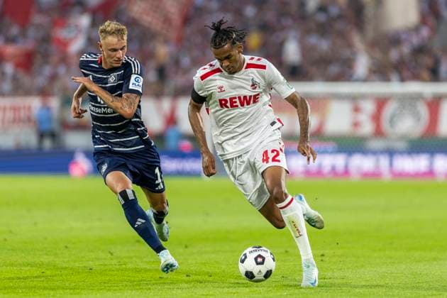 2 Bundesliga 1 FC Köln Hamburger SV, 02 08 2024 Damion Downs 1 FC Köln, 42 , Adam Karabec Hamburger SV, 17 2 Bundesliga, 1 FC Köln Hamburger SV, 1 Spieltag, am 02 08 2024, RheinEnergie Stadion, Köln DFL regulations prohibit any use of photographs as image sequences and or quasi video Copyright: xBEAUTIFULxSPORTS Meuselx