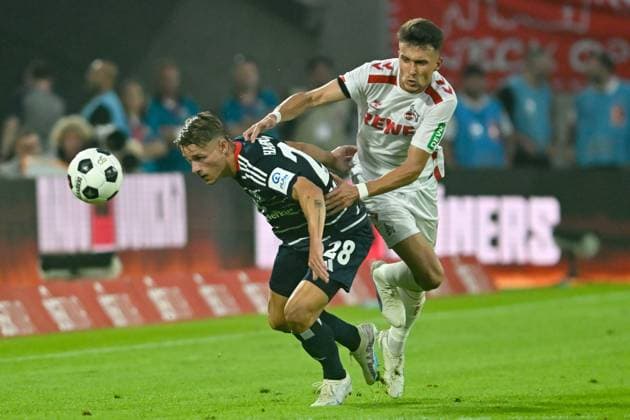 v li in duel Miro Muheim Hamburg 28 Dejan Ljubicic Koeln 7 02 08 2024 Soccer 1 FC Koeln vs Hamburger SV, Rheinenergiestadion, Koeln, DFB DFL REGULATIONS PROHIBIT ANY USE OF PHOTOGRAPHS AS IMAGE SEQUENCES AND OR QUASI VIDEO NRW Germany Copyright: xpepphotox xHorstxMauelshagenx pep00321, pep_20240802_hm