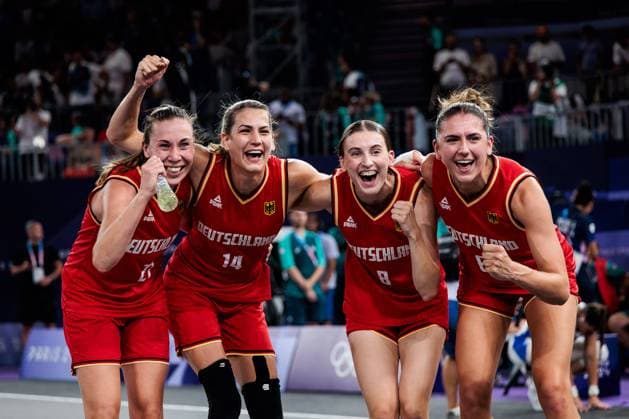 FRA, Paris, Olympic Games Paris 2024, 02 08 2024, 3x3 Basketball Women France Germany, La Concorde 1 The German 3x3 women cheer after the victory Copyright: HMBxMedia SteffiexWunderl