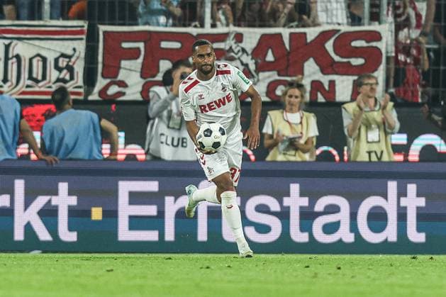 Sport, Soccer, 2 Bundesliga Season 2024 2025 1 Matchday 1 FC Köln Hamburger SV 02 08 2024, RheinEnergieSTADION Goal celebration 1 FC Köln after Linton Maina scored to make it 1-2 1 FC Köln, 37 the players are happy Köln RheinEnergieSTADION Nordrhein Westfahlen Germany