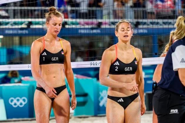 FRA, Summer Olympics Paris 2024, Beach Volleyball Women Preliminary Round Group C USA vs GER, Hughes Cheng USA vs Muller Tillmann GER 02 08 2024, Champ de Mars, Paris, FRA, Summer Olympics Paris 2024, Beach Volleyball Women Preliminary Round Group C USA vs GER, Hughes Cheng USA vs Muller Tillmann GER in the picture MULLER Svenja GER and TILLMANN Cinja GER lose nordphotoxGmbHx xStraubmeier nph00004