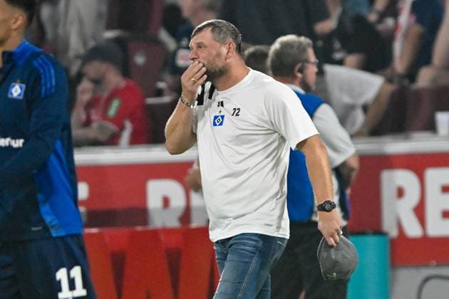 Coach Steffen Baumgart Hamburg after the end of the game Mimic strong facial expression Emotion 02 08 2024 Soccer 1 FC Koeln vs Hamburger SV, Rheinenergiestadion, Koeln, DFB DFL REGULATIONS PROHIBIT ANY USE OF PHOTOGRAPHS AS IMAGE SEQUENCES AND OR QUASI VIDEO NRW Germany Copyright: xpepphotox xHorstxMauelshagenx pep00321, pep_20240802_hm