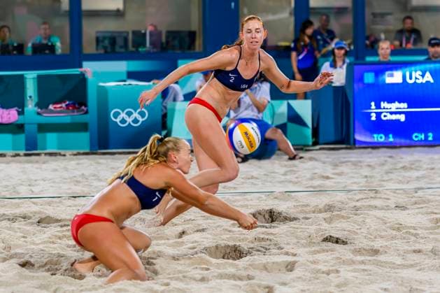 FRA, Summer Olympics Paris 2024, Beach Volleyball Womens Preliminary Round Group C USA vs GER, Hughes Cheng USA vs Muller Tillmann GER 02 08 2024, Champ de Mars, Paris, FRA, Summer Olympics Paris 2024, Beach Volleyball Womens Preliminary Round Group C USA vs GER, Hughes Cheng USA vs Muller Tillmann GER in the picture HUGHES Sara USA and CHENG USA nordphotoxGmbHx xStraubmeier nph00004
