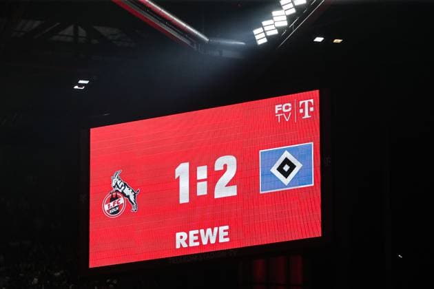 Sport, Soccer, 2 Bundesliga Season 2024 2025 1 Matchday 1 FC Köln Hamburger SV 02 08 2024, RheinEnergieSTADION Scoreboard with the final result Köln 1 Hamburg 2 Köln RheinEnergieSTADION Nordrhein Westfahlen Germany