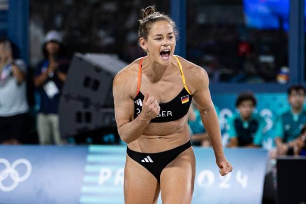 FRA, Olympic Games Paris 2024, Beach Volleyball Womens Preliminary Round Group C, 02 08 2024 USA Cheng Kelly, Hughes sara vs GER Mueller Svenja, Tillmann Cinja Tillmann Cinja Jubelt FRA, Olympic Games Paris 2024, Beach Volleyball Womens Preliminary Round Group C, 02 08 2024 Paris Copyright: xEibner-Pressefoto RogerxBuerkex EP_RBE