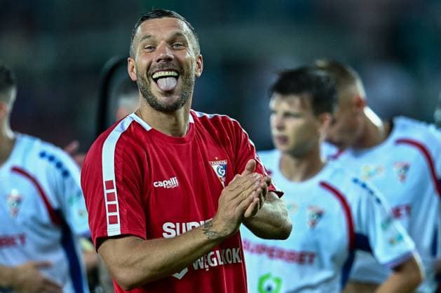 Sport Themen der Woche KW31 Sport Bilder des Tages Zabrze, Polska 2 Sierpien 2024 - Lukas Podolski of Gornika Zabrze during the PKO BP Ekstraklasa match, Gornik Zabrze v Pogon Szczecin na Arena Zabrze w Zabrzu. Foto Sebastian Frej PKO BP Ekstraklasa - Gornik Zabrze v Pogon Szczecin Copyright: xSebastianxFrejx