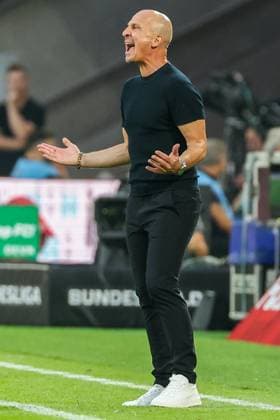 2 Bundesliga 24 25 1 FC Köln Hamburger SV on 02 08 2024 at RheinEnergieSTADION in Cologne Coach Head Coach Gerhard Struber Cologne dissatisfied, disappointed, disappointed, dejected MH